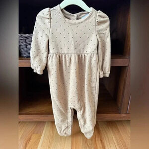 Valentine’s Day GAP Baby One-Piece Romper Tan/Black Heart Pattern, 6-12 months